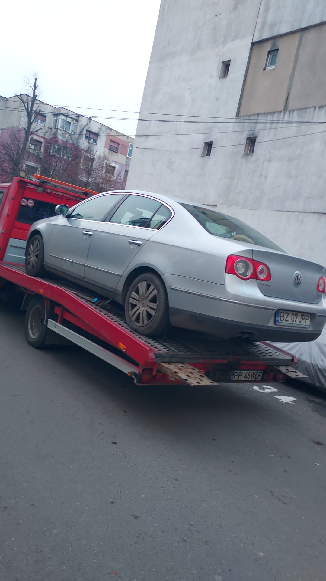 Tractare auto pe platformă